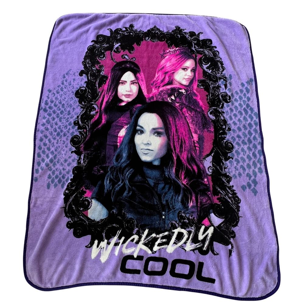 Disney Descendants Mal Evei Audrey Plush Fleece Throw Blanket Purple Pink Girl